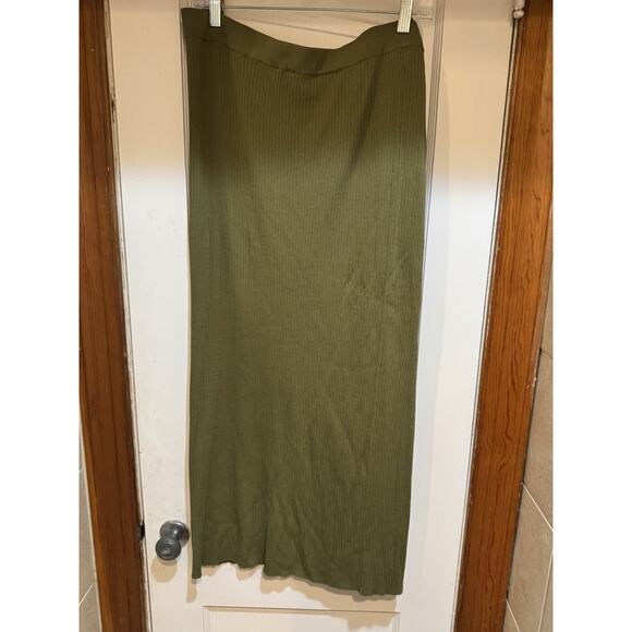 Eloquii Woman’s Pleated Button Down Maxi Skirt Green Sz. 18/20 NWT - Picture 2 of 3